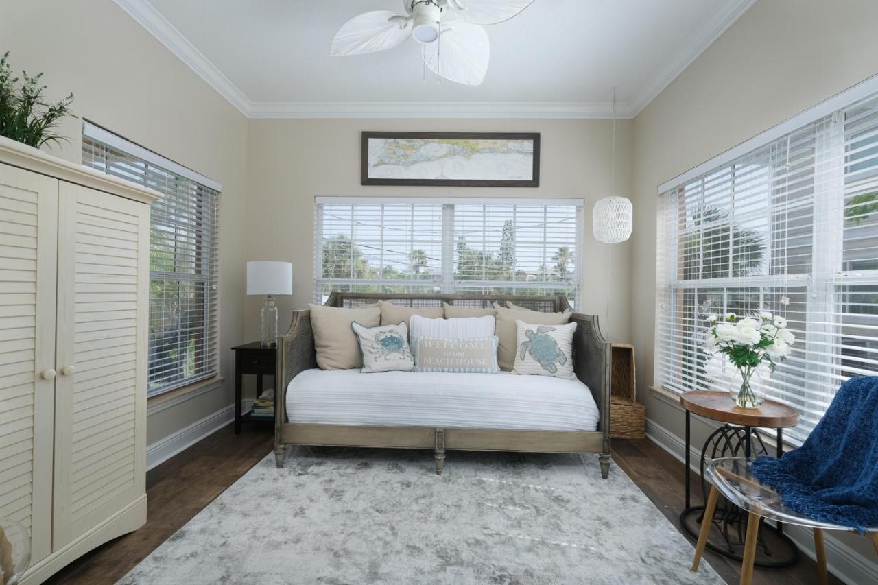 Hibiscus Hideaway Condo Walk To Historic Bridge St Bradenton Beach Exterior photo