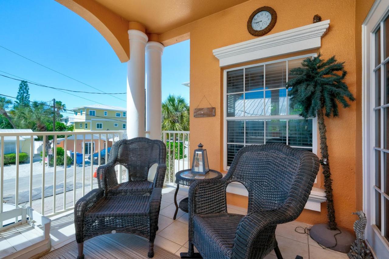 Hibiscus Hideaway Condo Walk To Historic Bridge St Bradenton Beach Exterior photo