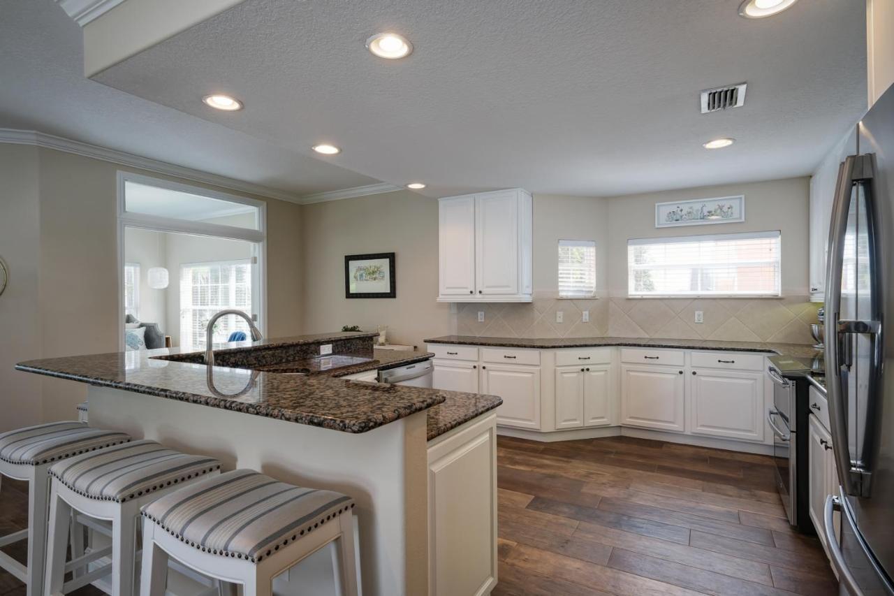 Hibiscus Hideaway Condo Walk To Historic Bridge St Bradenton Beach Exterior photo